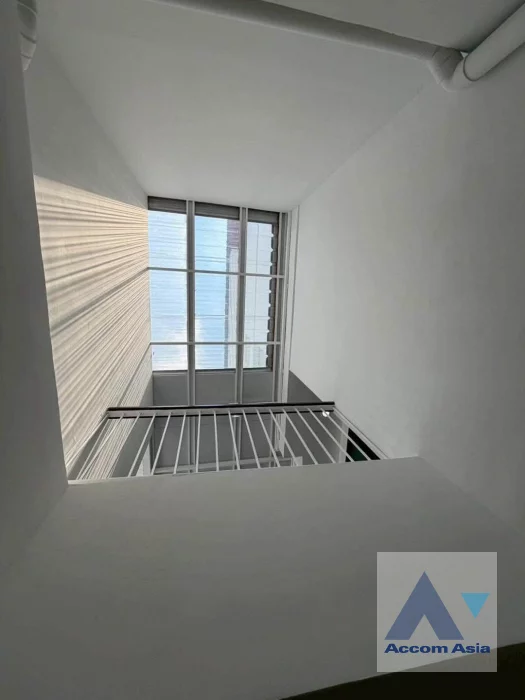 15  4 br Townhouse For Sale in Sukhumvit ,Bangkok BTS Punnawithi AA46382