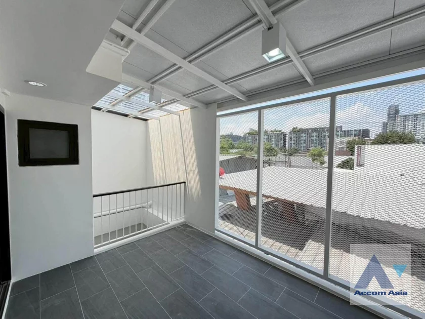 21  4 br Townhouse For Sale in Sukhumvit ,Bangkok BTS Punnawithi AA46382