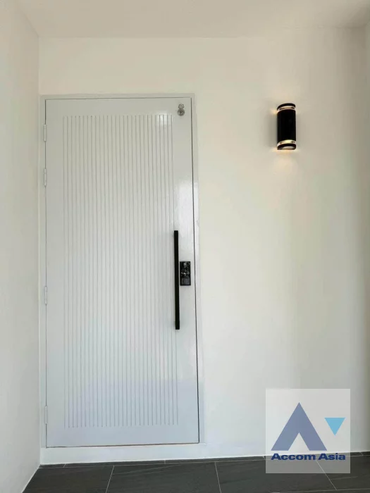 24  4 br Townhouse For Sale in Sukhumvit ,Bangkok BTS Punnawithi AA46382