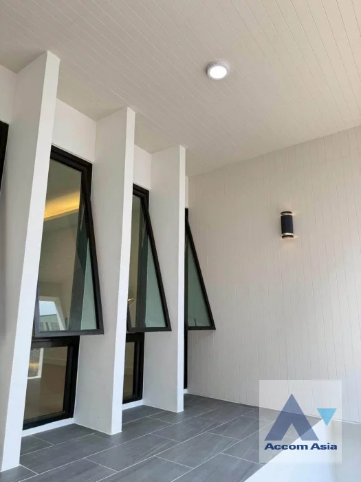29  4 br Townhouse For Sale in Sukhumvit ,Bangkok BTS Punnawithi AA46382