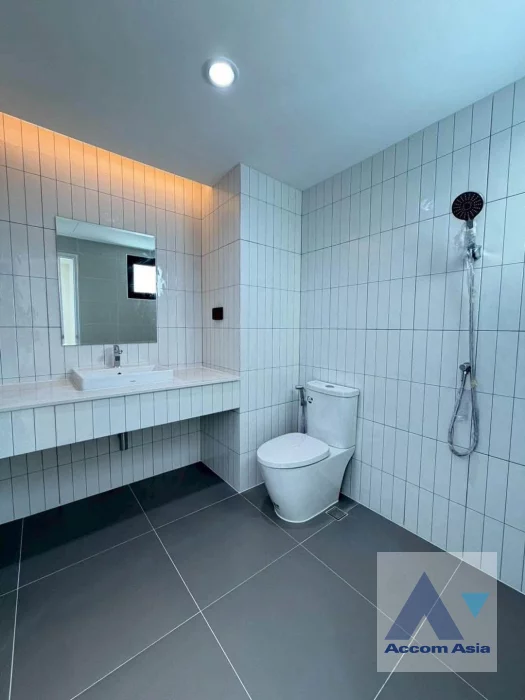 31  4 br Townhouse For Sale in Sukhumvit ,Bangkok BTS Punnawithi AA46382