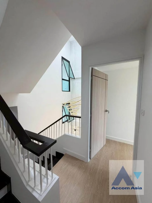 37  4 br Townhouse For Sale in Sukhumvit ,Bangkok BTS Punnawithi AA46382