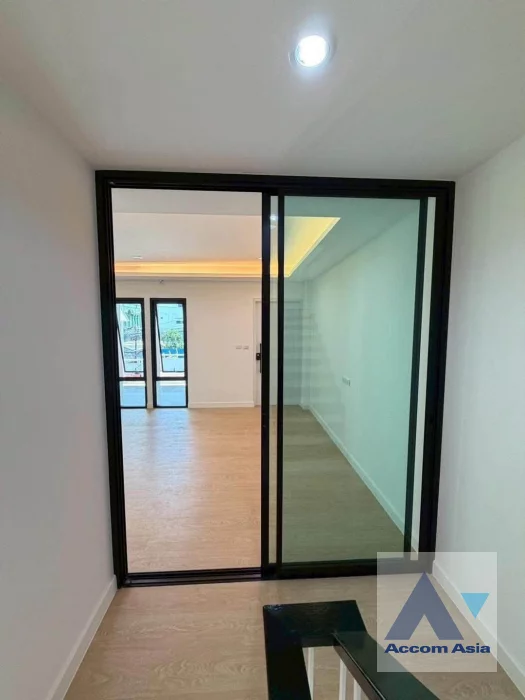 38  4 br Townhouse For Sale in Sukhumvit ,Bangkok BTS Punnawithi AA46382