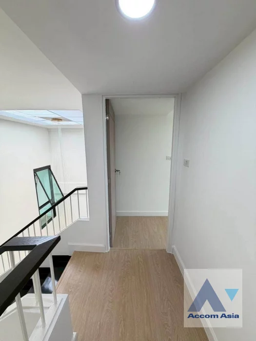 46  4 br Townhouse For Sale in Sukhumvit ,Bangkok BTS Punnawithi AA46382