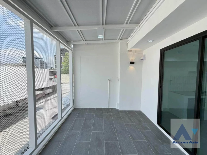 48  4 br Townhouse For Sale in Sukhumvit ,Bangkok BTS Punnawithi AA46382