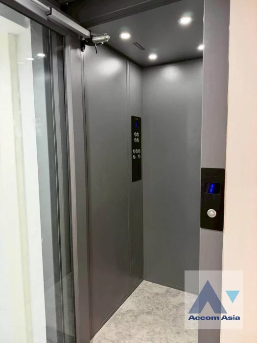 50  4 br Townhouse For Sale in Sukhumvit ,Bangkok BTS Punnawithi AA46382