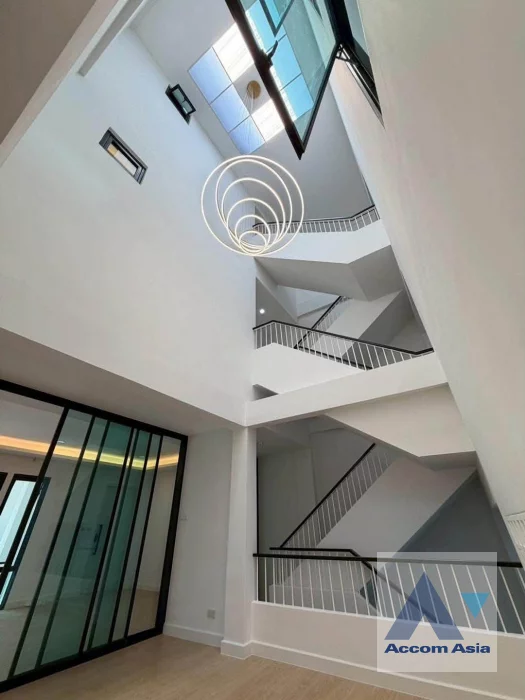  1  4 br Townhouse For Sale in Sukhumvit ,Bangkok BTS Punnawithi AA46382