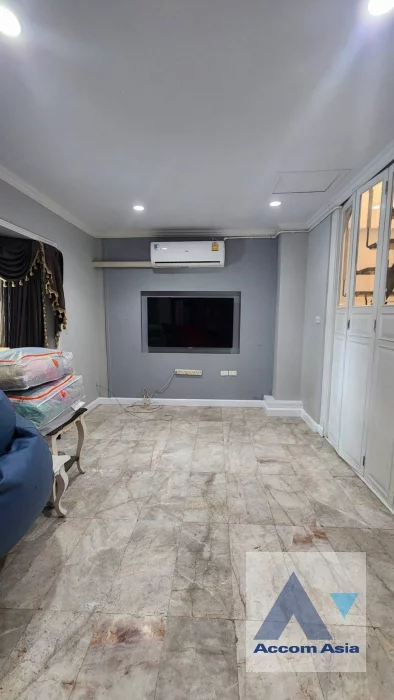 17  3 br Townhouse for rent and sale in Sukhumvit ,Bangkok BTS Ekkamai AA46383
