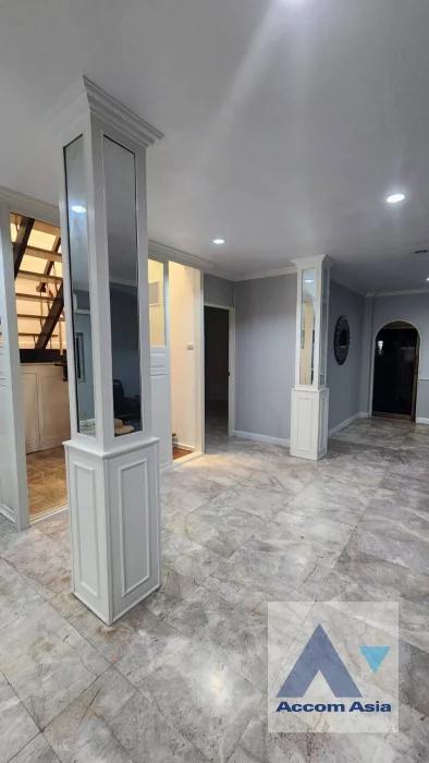  1  3 br Townhouse for rent and sale in Sukhumvit ,Bangkok BTS Ekkamai AA46383