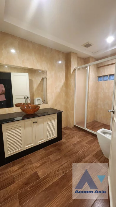10  3 br Townhouse for rent and sale in Sukhumvit ,Bangkok BTS Ekkamai AA46383