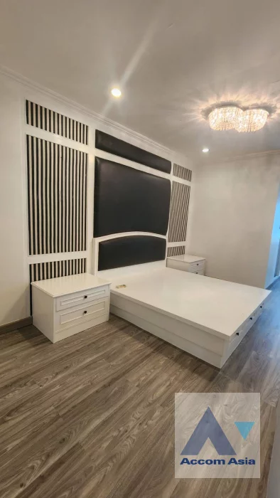 6  3 br Townhouse for rent and sale in Sukhumvit ,Bangkok BTS Ekkamai AA46383