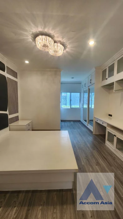 7  3 br Townhouse for rent and sale in Sukhumvit ,Bangkok BTS Ekkamai AA46383