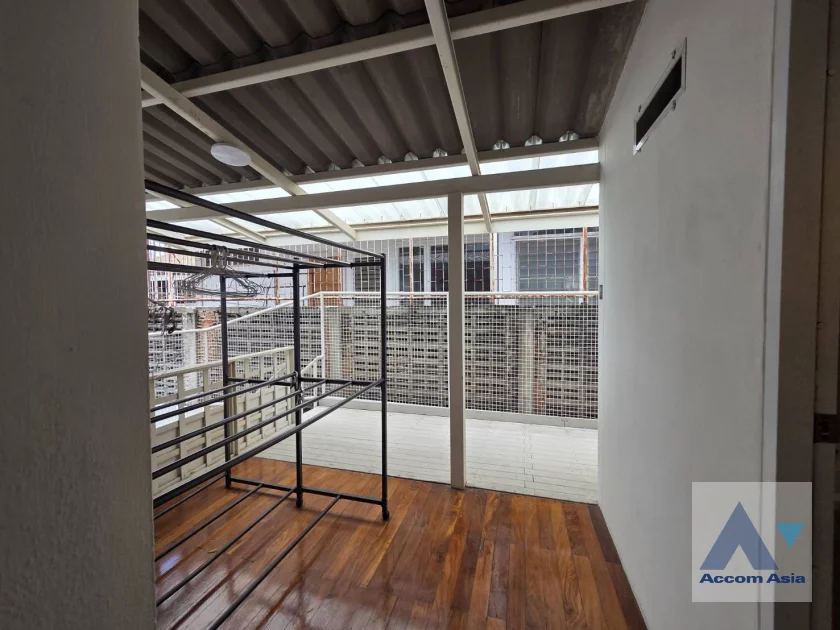 28  3 br Townhouse For Rent in Sukhumvit ,Bangkok BTS Ekkamai AA46385