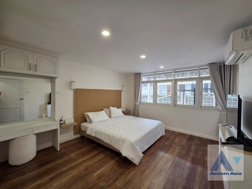 18  3 br Townhouse For Rent in Sukhumvit ,Bangkok BTS Ekkamai AA46385