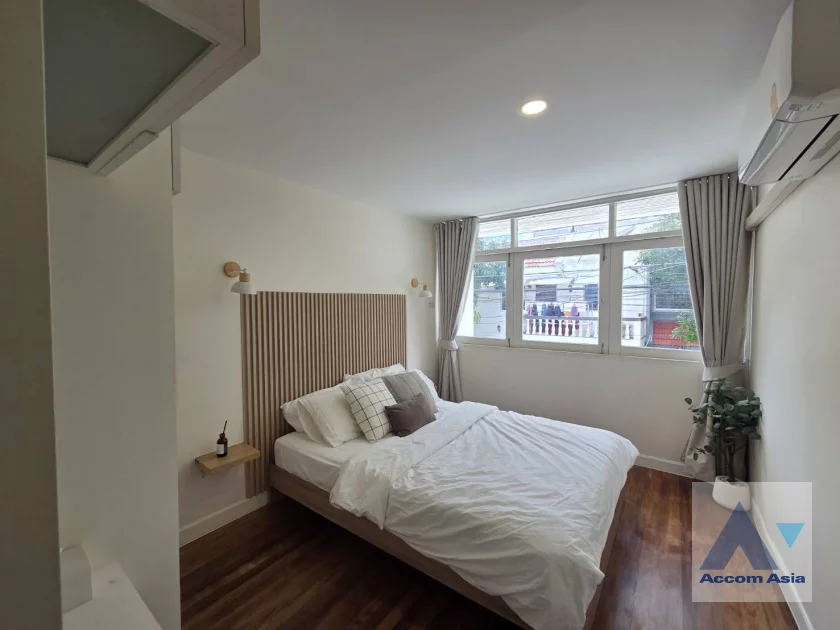 16  3 br Townhouse For Rent in Sukhumvit ,Bangkok BTS Ekkamai AA46385
