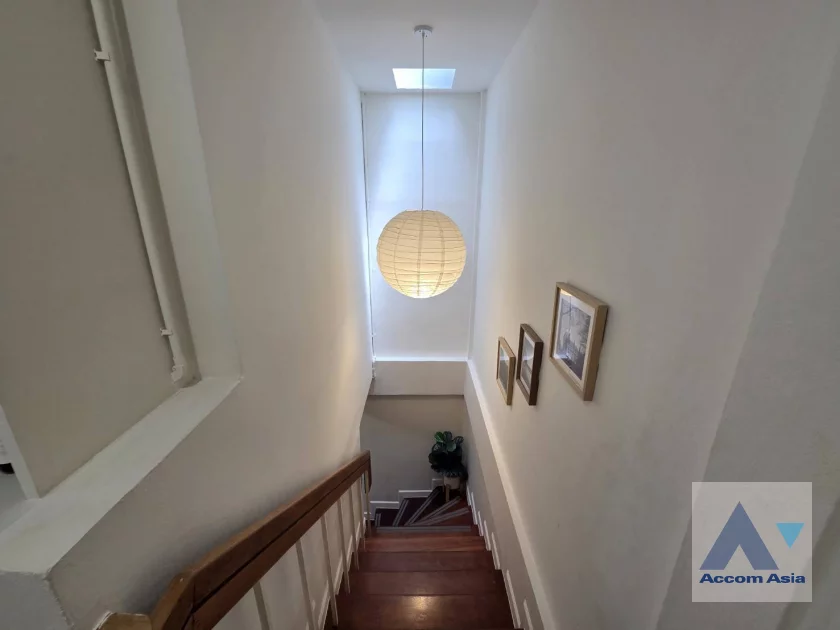 11  3 br Townhouse For Rent in Sukhumvit ,Bangkok BTS Ekkamai AA46385
