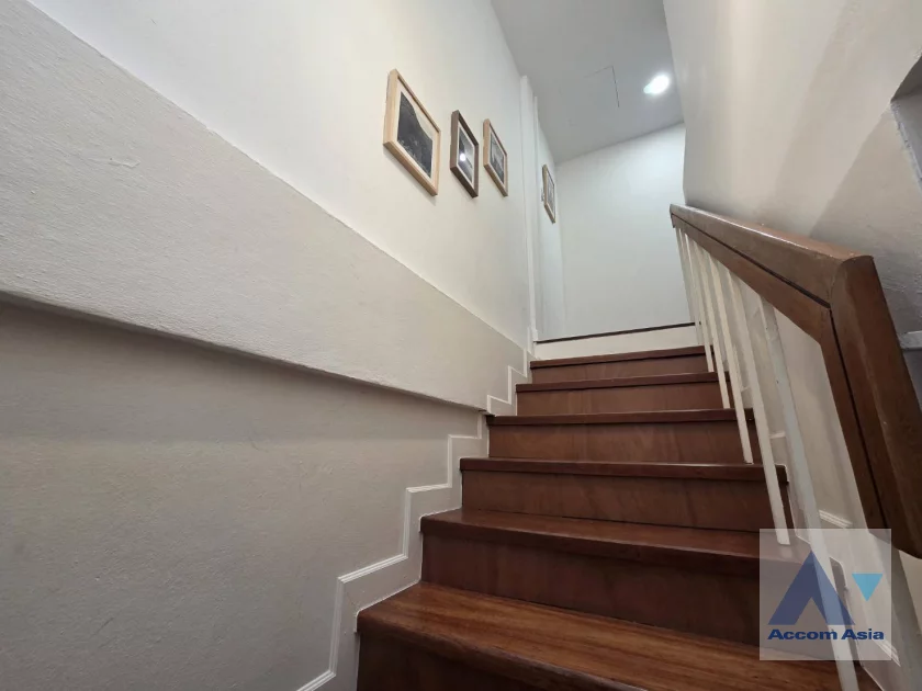 12  3 br Townhouse For Rent in Sukhumvit ,Bangkok BTS Ekkamai AA46385