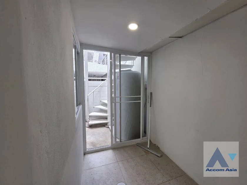 27  3 br Townhouse For Rent in Sukhumvit ,Bangkok BTS Ekkamai AA46385