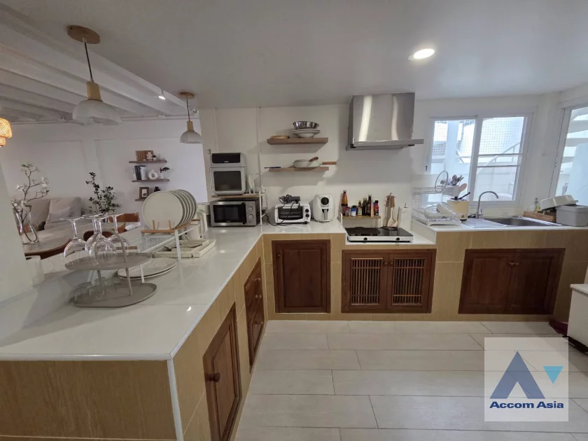 9  3 br Townhouse For Rent in Sukhumvit ,Bangkok BTS Ekkamai AA46385