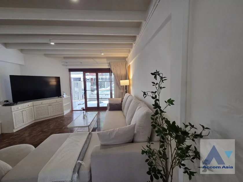 4  3 br Townhouse For Rent in Sukhumvit ,Bangkok BTS Ekkamai AA46385