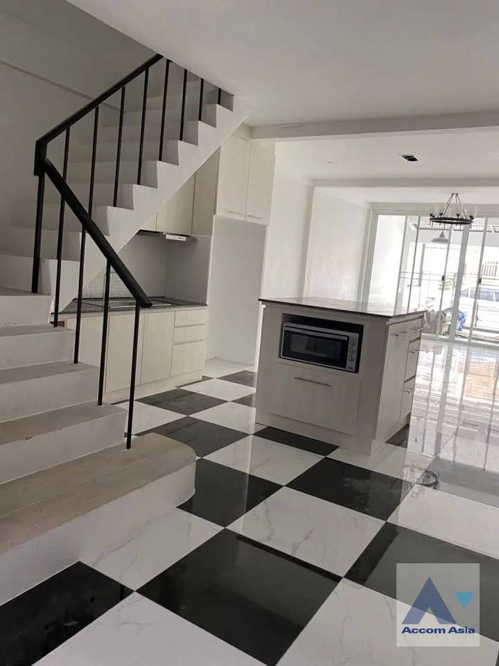  1  3 br Townhouse for rent and sale in Sukhumvit ,Bangkok  AA46396