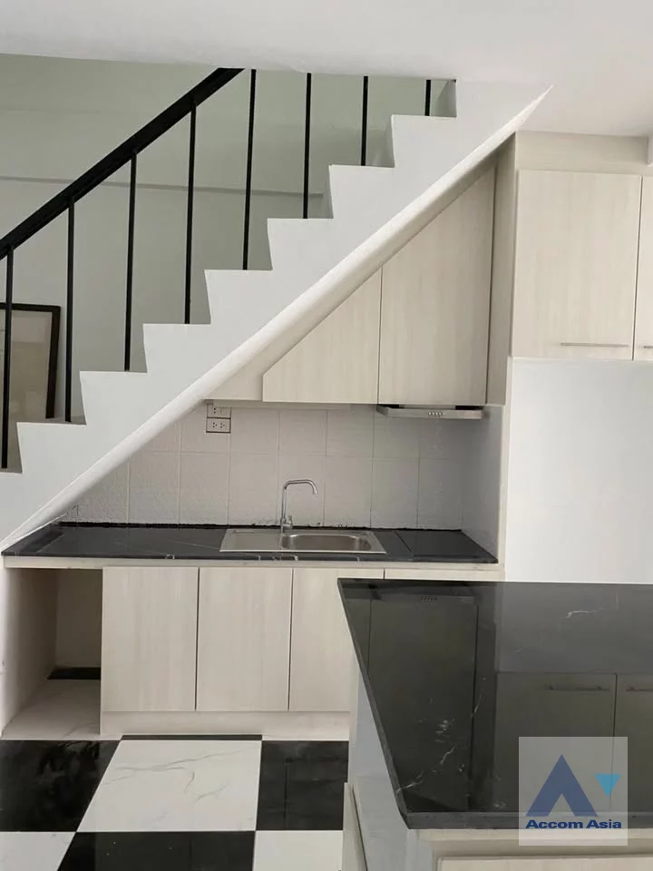  1  3 br Townhouse for rent and sale in Sukhumvit ,Bangkok  AA46396