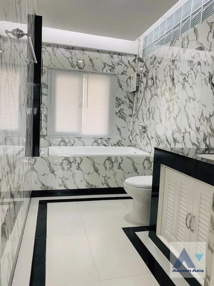7  3 br Townhouse for rent and sale in Sukhumvit ,Bangkok  AA46396