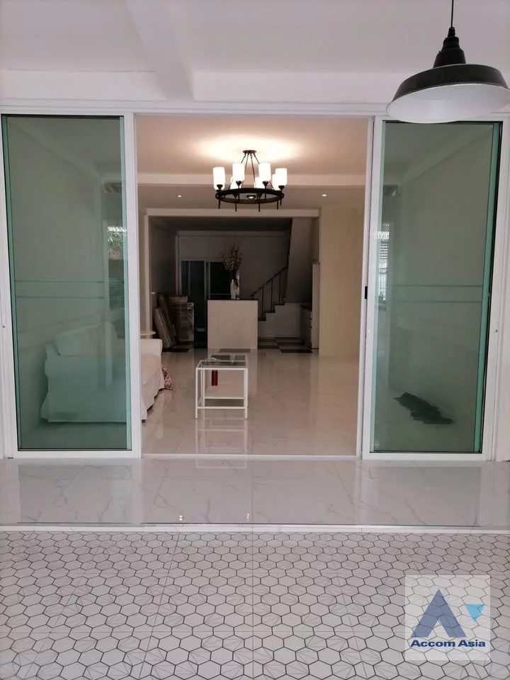 8  3 br Townhouse for rent and sale in Sukhumvit ,Bangkok  AA46396