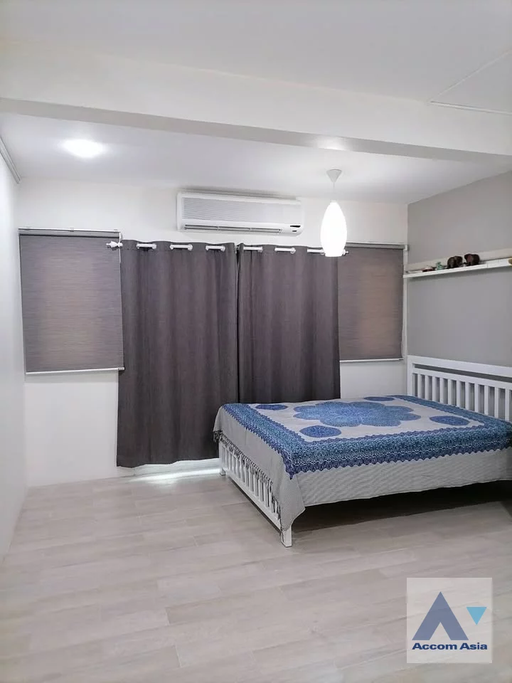 5  3 br Townhouse for rent and sale in Sukhumvit ,Bangkok  AA46396