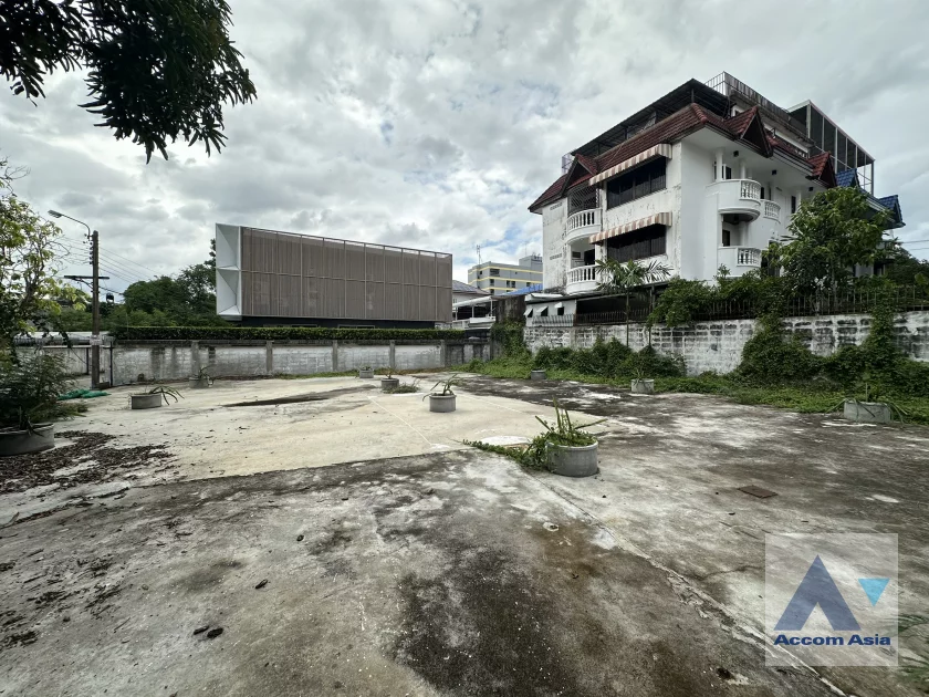 6  Land for rent and sale in Sukhumvit ,Bangkok BTS Phra khanong AA46402