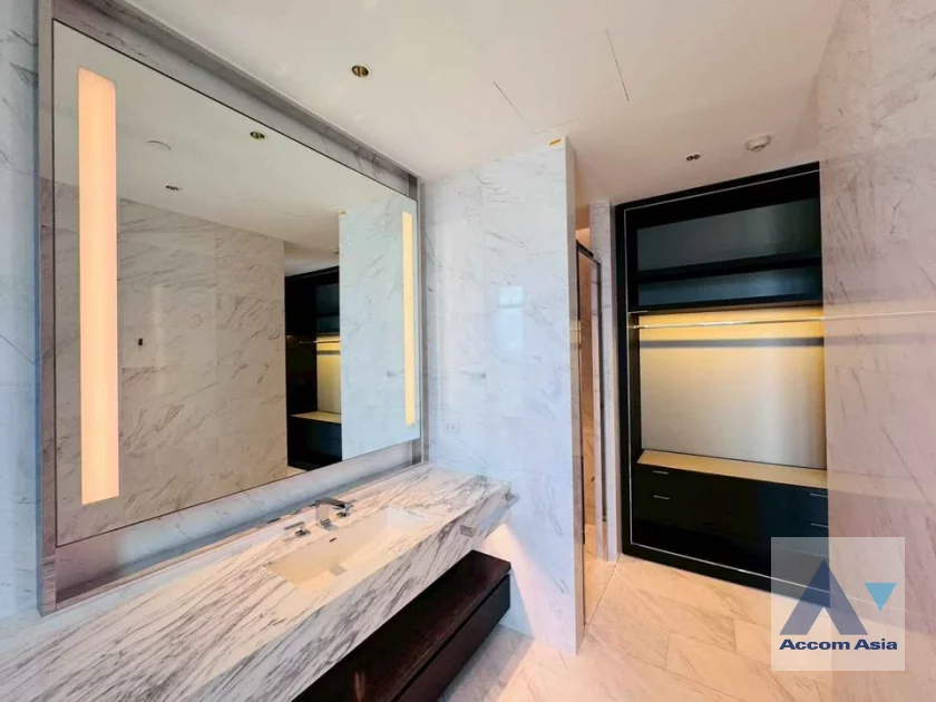 11  1 br Condominium For Sale in Sathorn ,Bangkok BTS Saphan Taksin at Four Seasons Private Residences AA46412