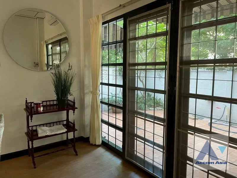 1  3 br House for rent and sale in Sukhumvit ,Bangkok BTS Phrom Phong AA46421