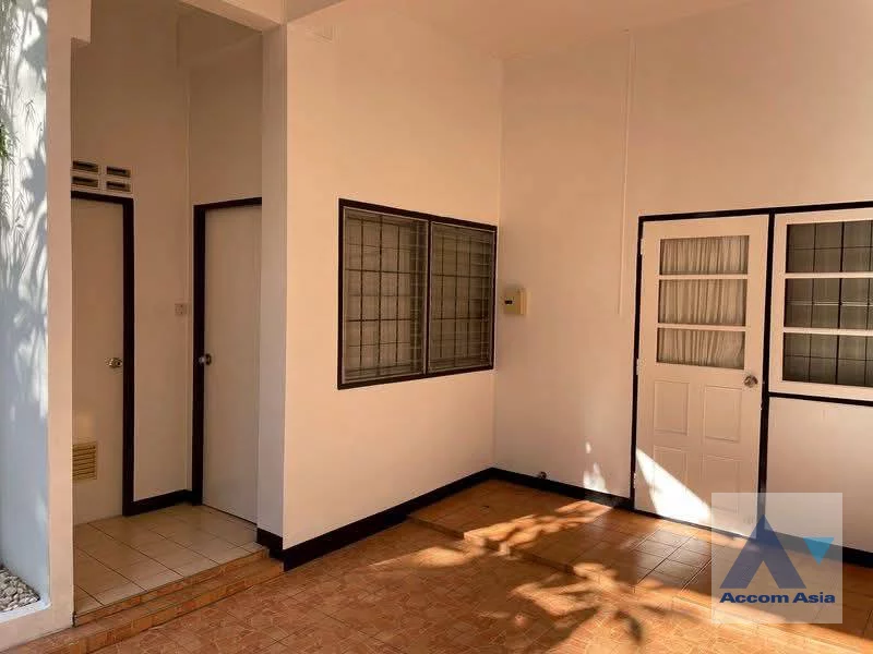 6  3 br House for rent and sale in Sukhumvit ,Bangkok BTS Phrom Phong AA46421