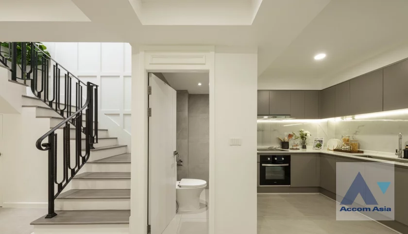 7  3 br Townhouse for rent and sale in Sukhumvit ,Bangkok BTS Phra khanong at Moo Baan Klongtan Nivet AA46430