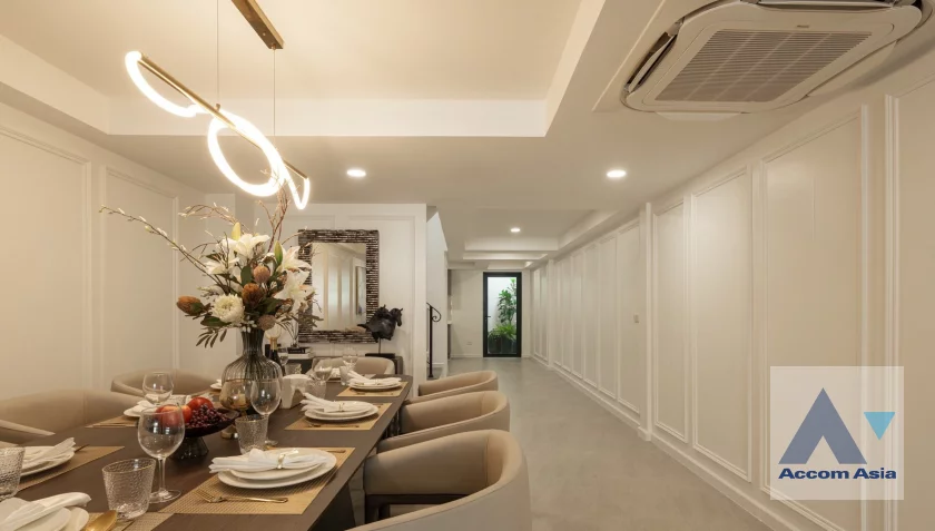 6  3 br Townhouse for rent and sale in Sukhumvit ,Bangkok BTS Phra khanong at Moo Baan Klongtan Nivet AA46430