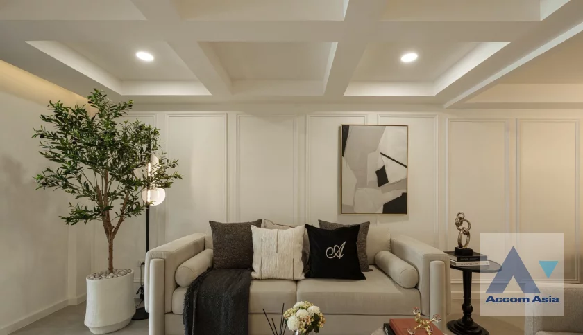 unitLuxury, Newly renovated |  3 Bedrooms  Townhouse For Rent & Sale in Sukhumvit, Bangkok  near BTS Phra khanong (AA46430)
