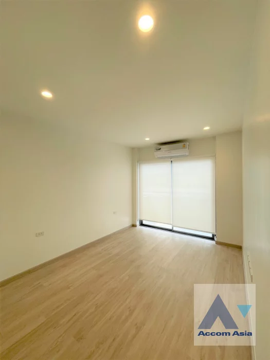 8  3 br House For Rent in Phaholyothin ,Bangkok  at ARKIN VIBHAVADI AA46433