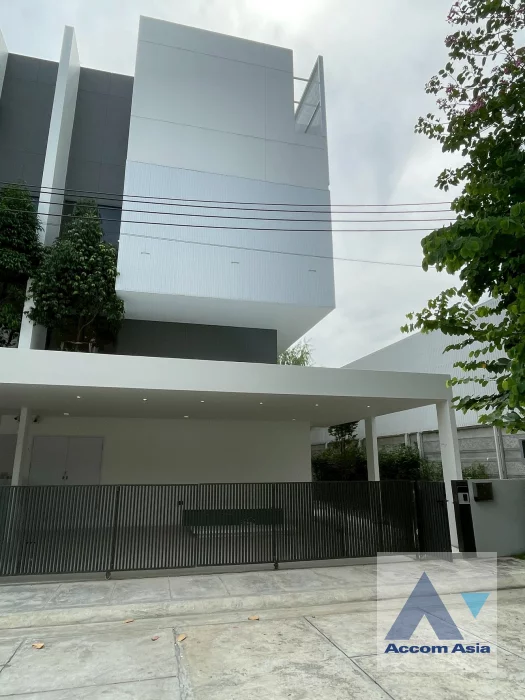 Corner Unit, Fully Furnished, Home Office house for rent in Phaholyothin, Bangkok Code AA46433