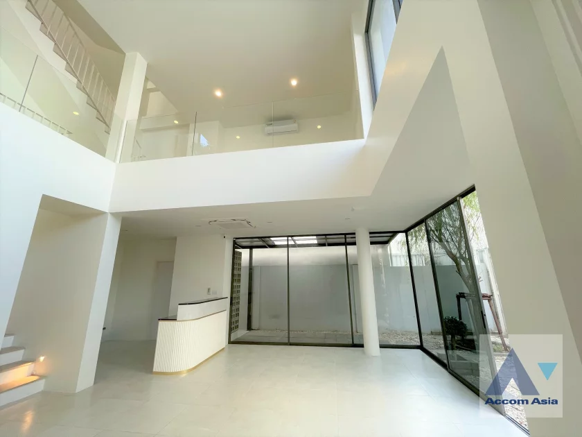  1  3 br House For Rent in Phaholyothin ,Bangkok  at ARKIN VIBHAVADI AA46433