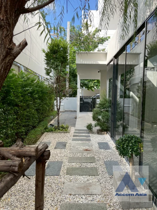 16  3 br House For Rent in Phaholyothin ,Bangkok  at ARKIN VIBHAVADI AA46433