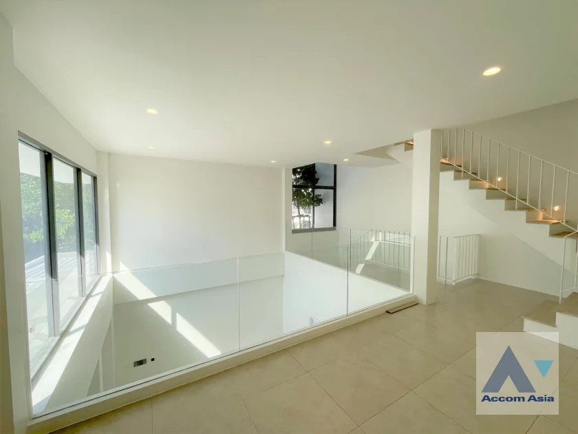 5  3 br House For Rent in Phaholyothin ,Bangkok  at ARKIN VIBHAVADI AA46433