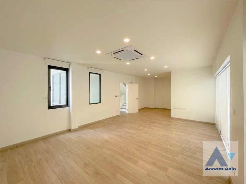 9  3 br House For Rent in Phaholyothin ,Bangkok  at ARKIN VIBHAVADI AA46433