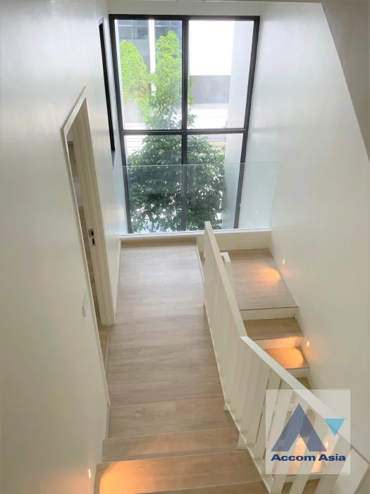 4  3 br House For Rent in Phaholyothin ,Bangkok  at ARKIN VIBHAVADI AA46433