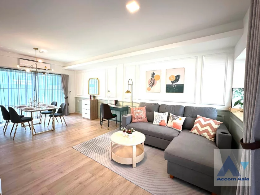 unit 3 Bedrooms  Townhouse For Rent in Pattanakarn, Bangkok  near BTS Udomsuk (AA46447)