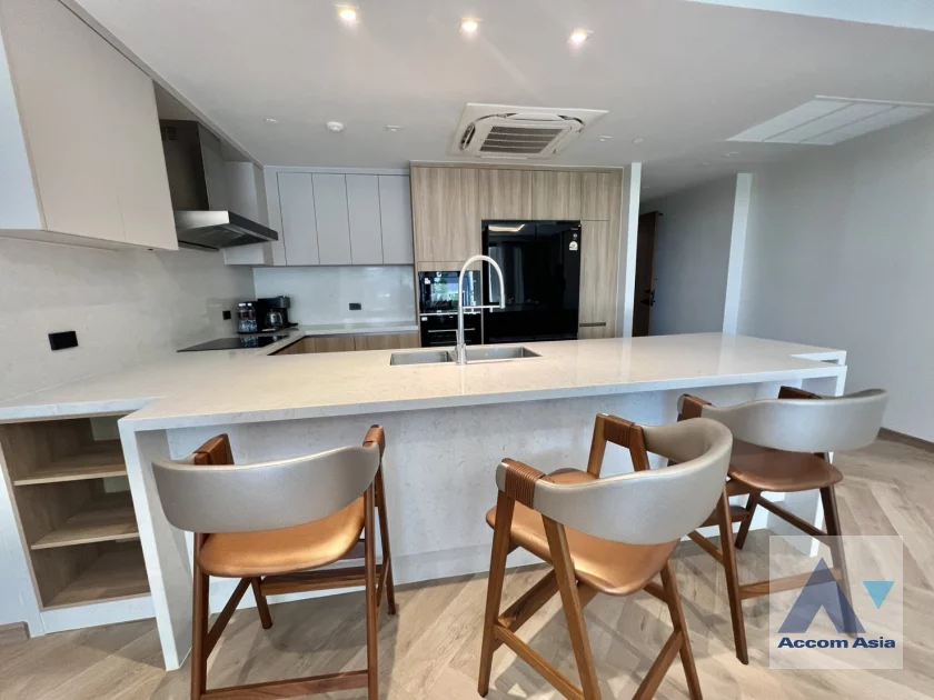 unit 3 Bedrooms  Apartment For Rent in Sukhumvit, Bangkok  near BTS Phrom Phong (AA46458)