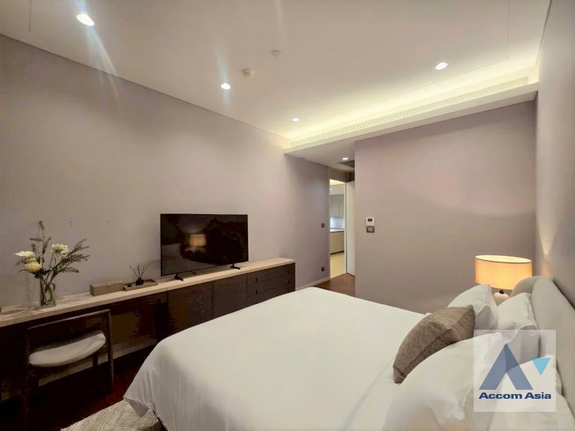 unit 2 Bedrooms  Condominium For Rent & Sale in Ploenchit, Bangkok  near BTS Chitlom (AA46473)
