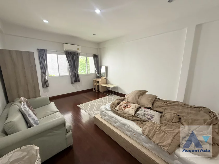 25  3 br House For Rent in Sukhumvit ,Bangkok BTS Phra khanong AA46485