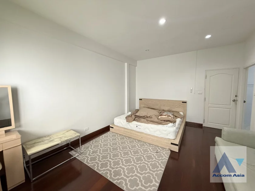 27  3 br House For Rent in Sukhumvit ,Bangkok BTS Phra khanong AA46485