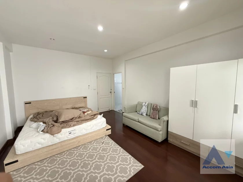 30  3 br House For Rent in Sukhumvit ,Bangkok BTS Phra khanong AA46485