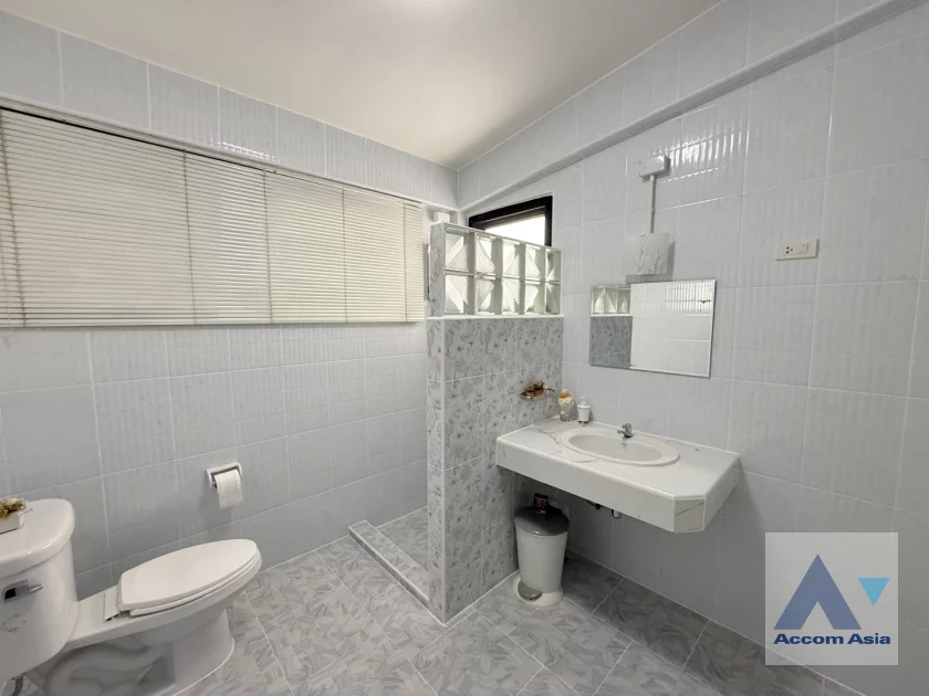 29  3 br House For Rent in Sukhumvit ,Bangkok BTS Phra khanong AA46485